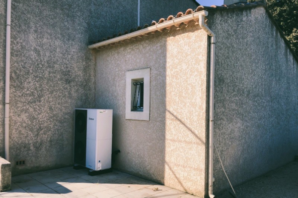 Quel mode de chauffage le plus performant pour chauffer ma maison ? Exemple d'installation de pompe à chaleur (PAC) air-eau par AJJY CONCEPT à Saint Rémy de Provence 