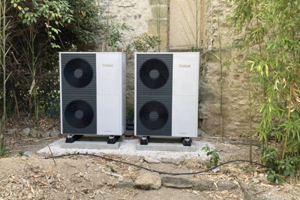 Installation de Pompe à Chaleur Vaillant EN CASCADE par AJJY CONCEPT dans un mas à ROGNES