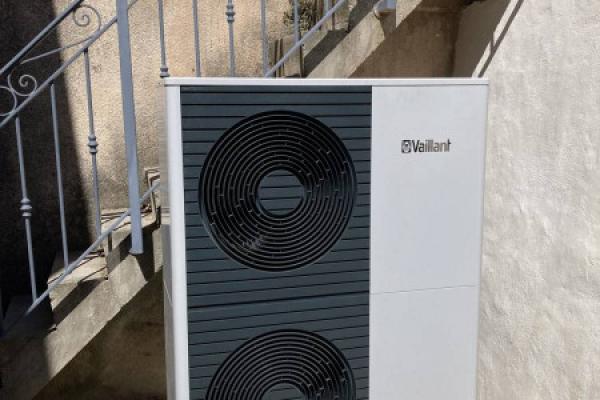 Pose d'une Pompe à Chaleur VAILLANT air eau par AJJY CONCEPT à Bouc Bel Air