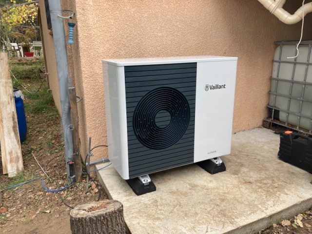 Une pompe à chaleur (PAC) air-eau Vaillant est-elle vraiment économique ? Témoignage à partir d'une installation de PAC Vaillant par AJJY CONCEPT à Gardanne près d'Aix-en-Provence