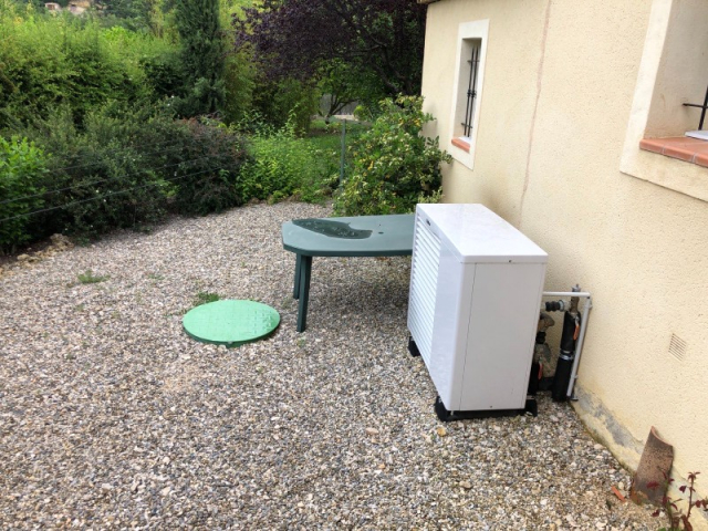 Installation d'une pompe à chaleur (PAC) VAILLANT par votre chauffagiste Ajjy Concept à Mirabeau 