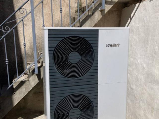 Pose d'une Pompe à Chaleur VAILLANT air eau par AJJY CONCEPT à Bouc Bel Air